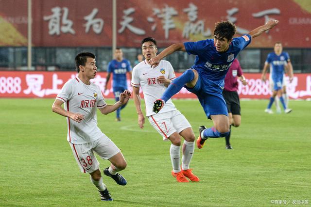 平分秋色!国内足球赛事各别展现 平分秋色!国内足球赛事各别展现