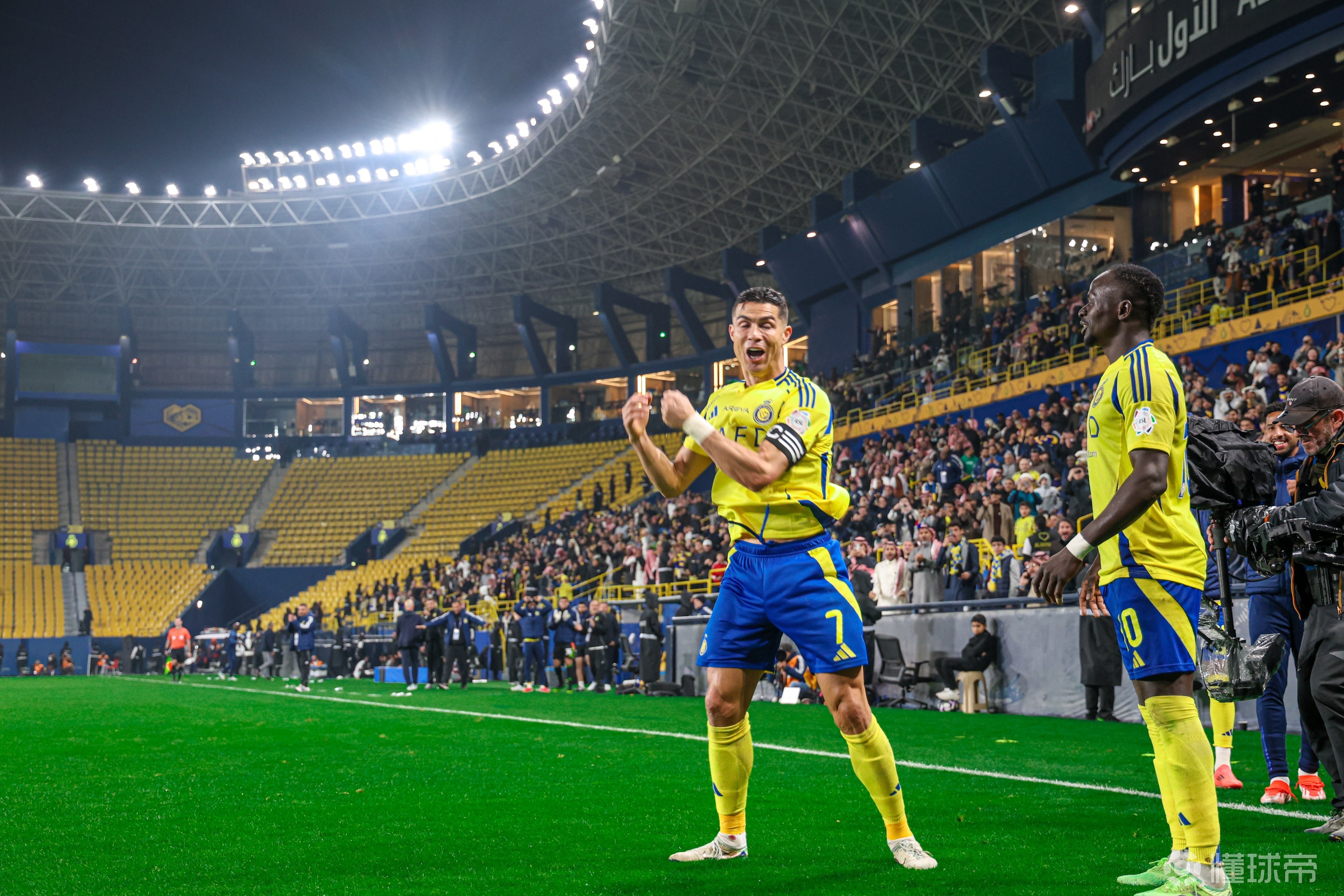 圣埃蒂安反击迅速,连进两球取得胜利 圣埃蒂安反击迅速,连进两球取得胜利