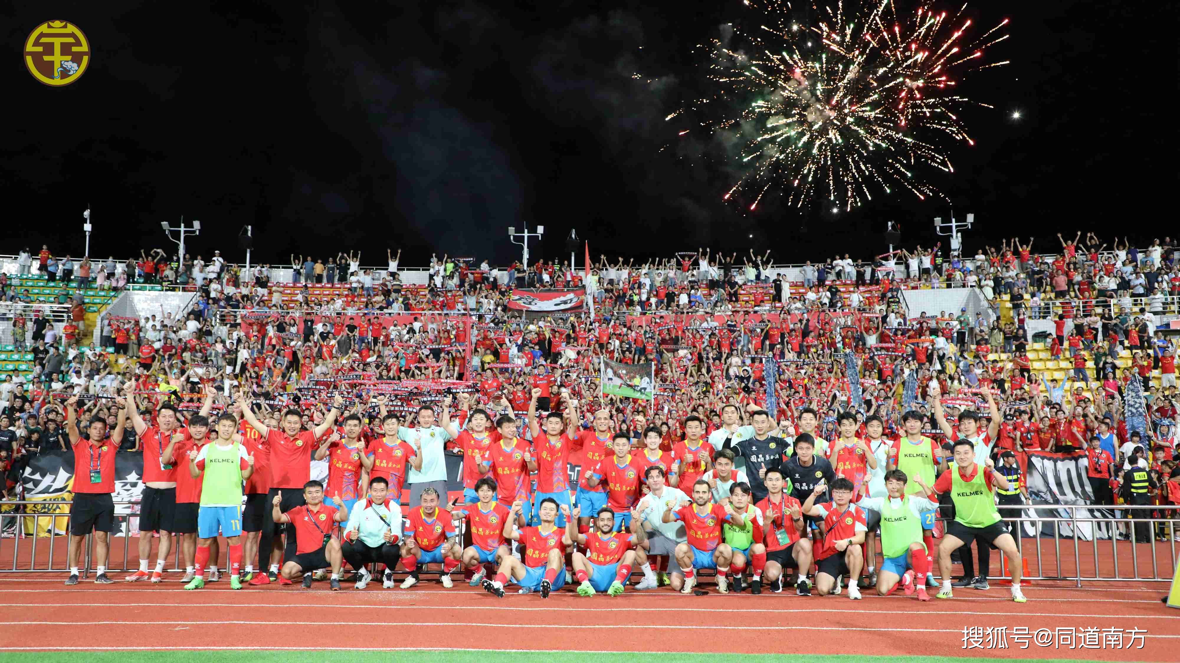 开云APP-职业足球比赛火热进行，球员实力大比拼的简单介绍