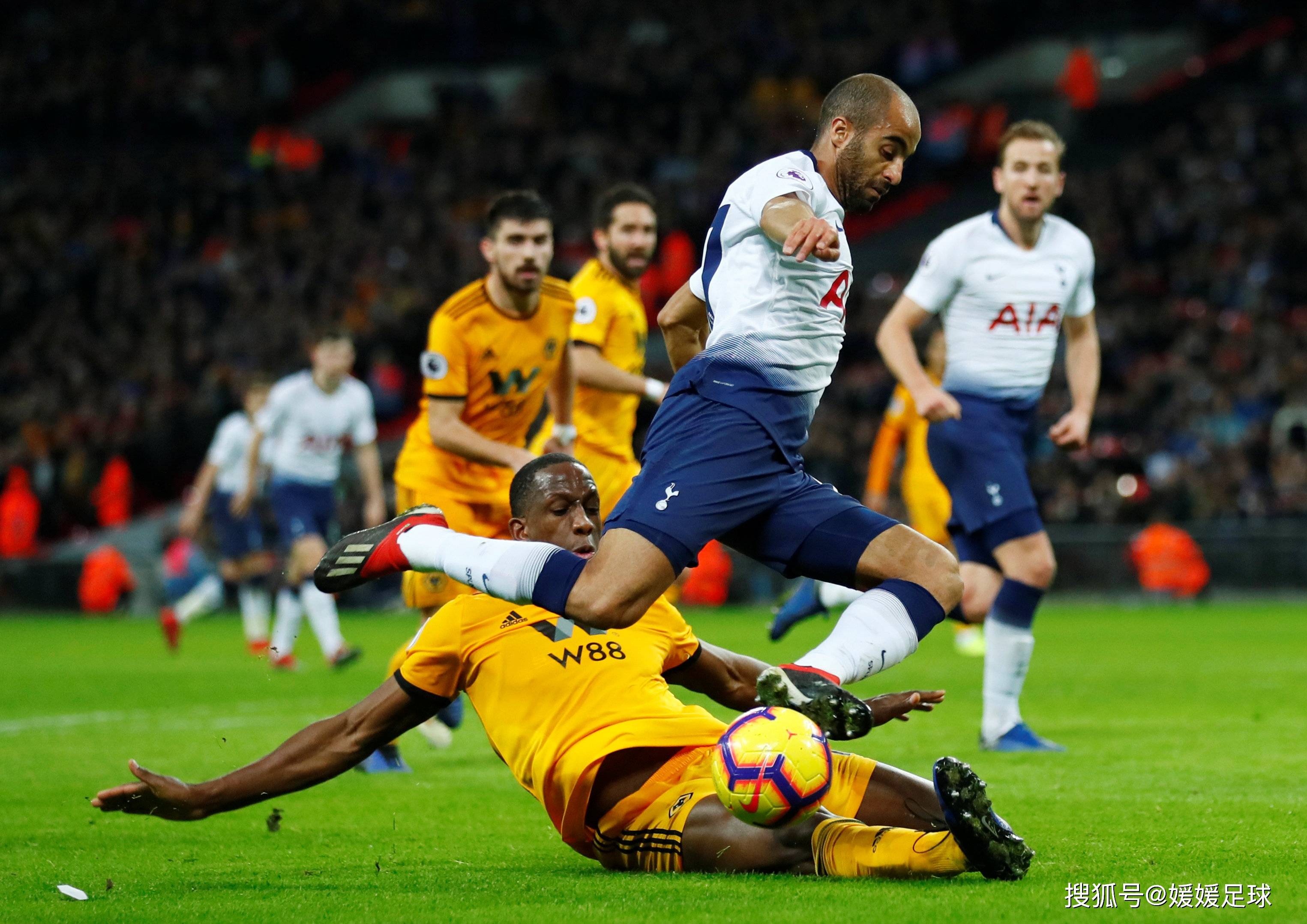 国际足球比赛的精彩瞬间,让人心驰神往的简单介绍 国际足球比赛的精彩瞬间,让人心驰神往的简单介绍