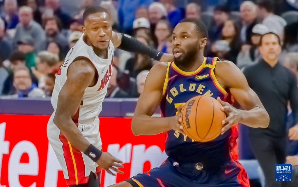 球队备战热身赛,提升球员配合默契 球队备战热身赛,提升球员配合默契