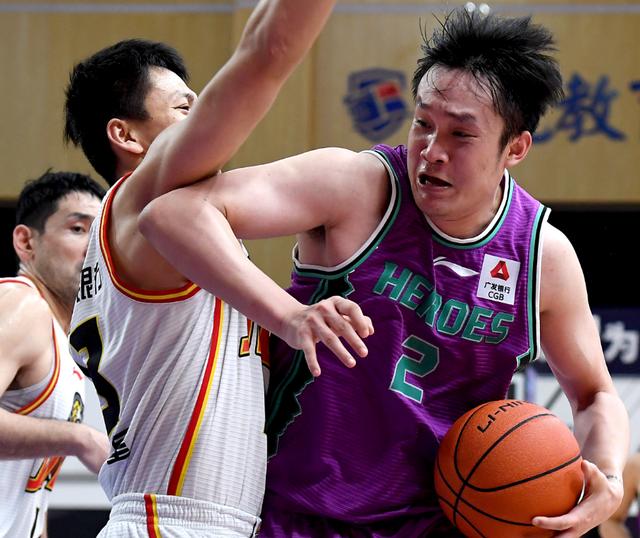 开云体育下载-香港男篮队员快攻得手频频得分的简单介绍