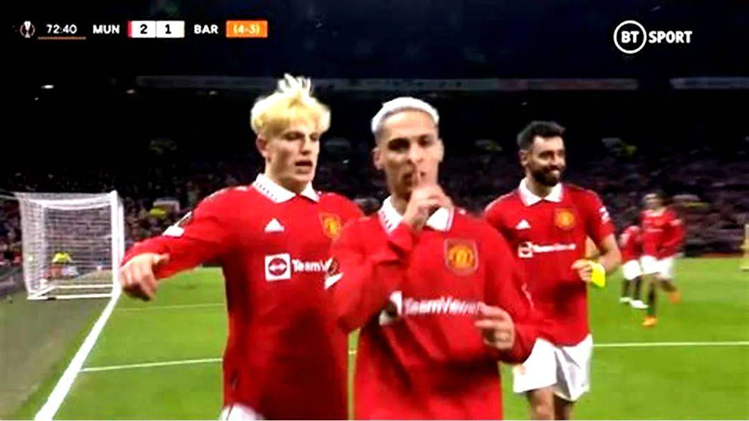 曼联战平巴萨，保住小组出线希望的简单介绍