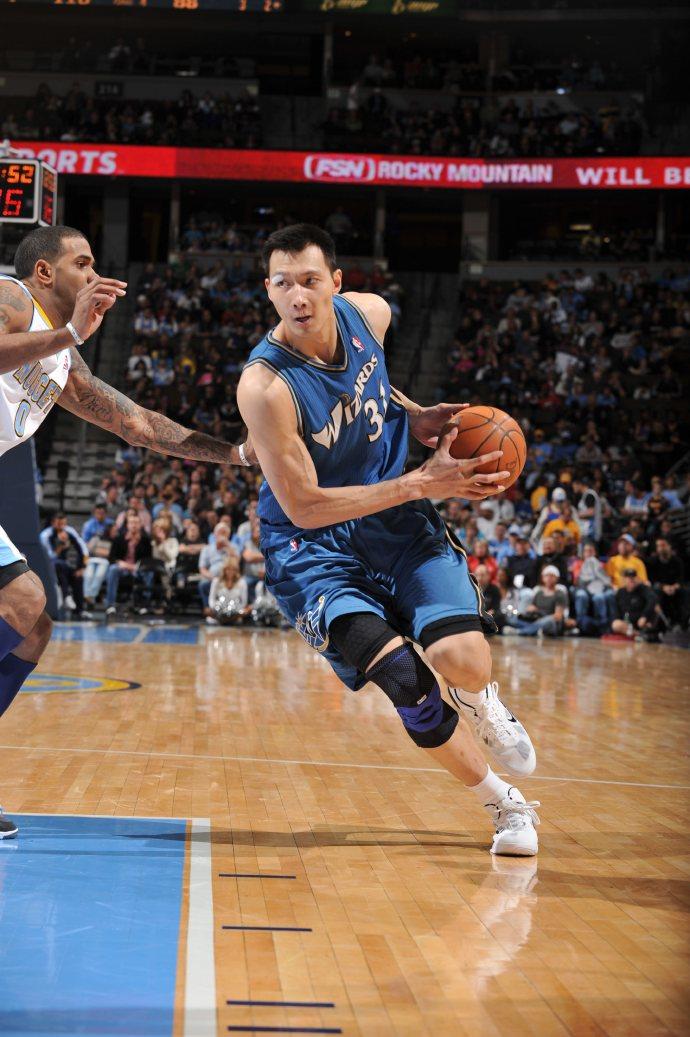 包含NBA球员战术训练曝光，备战冲刺火热进行的词条