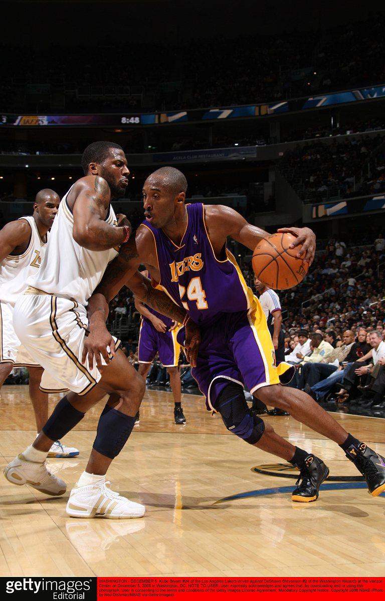 篮球顶级对决:顶级球队之间的激烈对抗引人入胜的简单介绍 篮球顶级对决:顶级球队之间的激烈对抗引人入胜的简单介绍