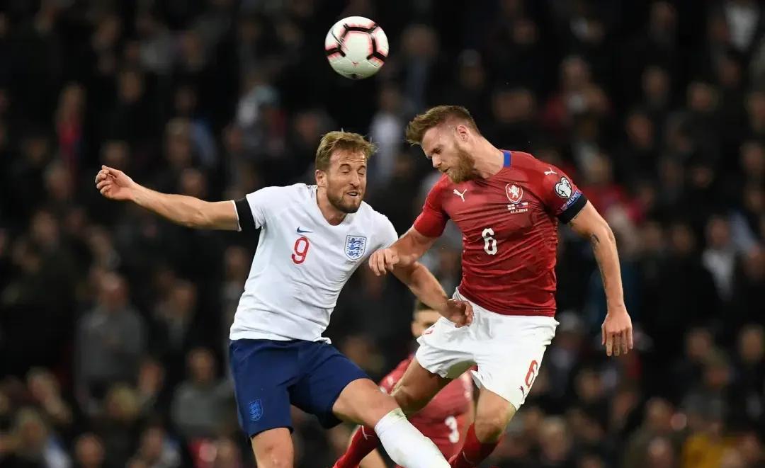 英格兰队在欧国联比赛中挑战巨人 英格兰队在欧国联比赛中挑战巨人