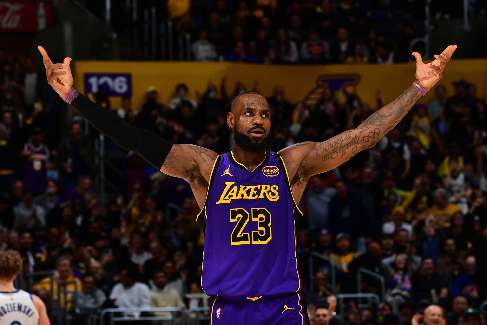 湖人主场逆转勇士,豪取胜利 湖人主场逆转勇士,豪取胜利