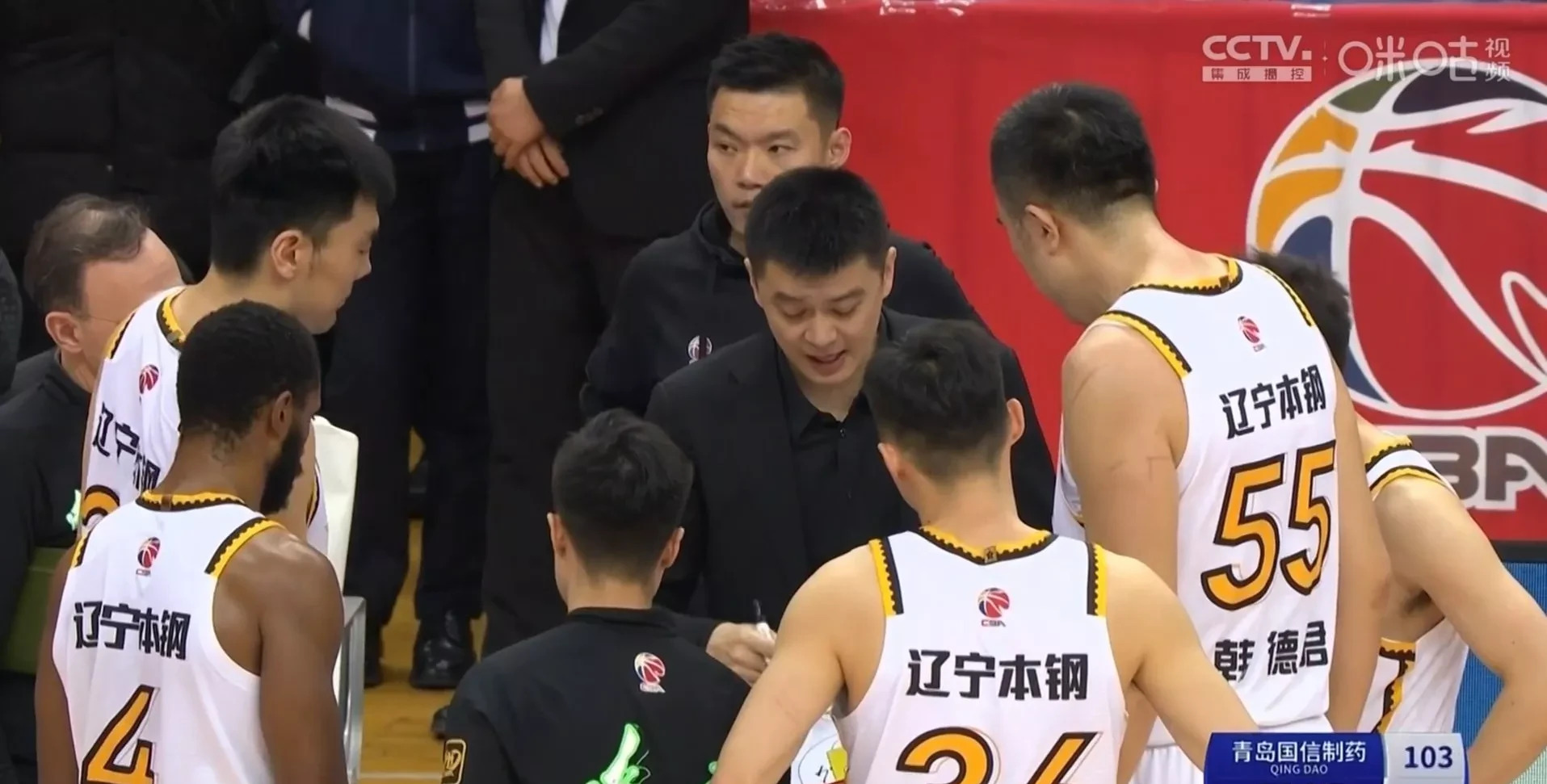 辽宁男篮客场战胜上海,继续领跑 辽宁男篮客场战胜上海,继续领跑