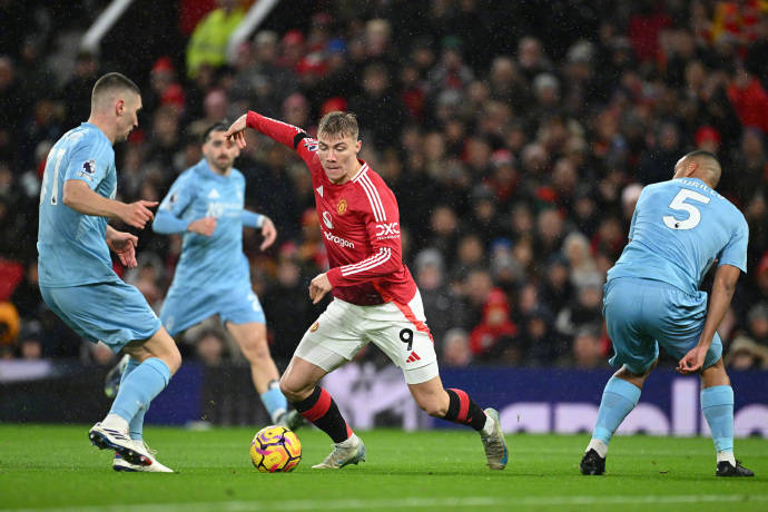 曼联迎战曼城,胜者挺进下一轮 曼联迎战曼城,胜者挺进下一轮