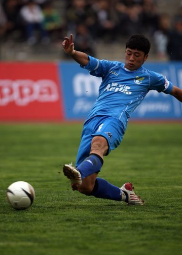 大连一方队踢出激烈比赛,战胜强敌赢得胜利 大连一方队踢出激烈比赛,战胜强敌赢得胜利