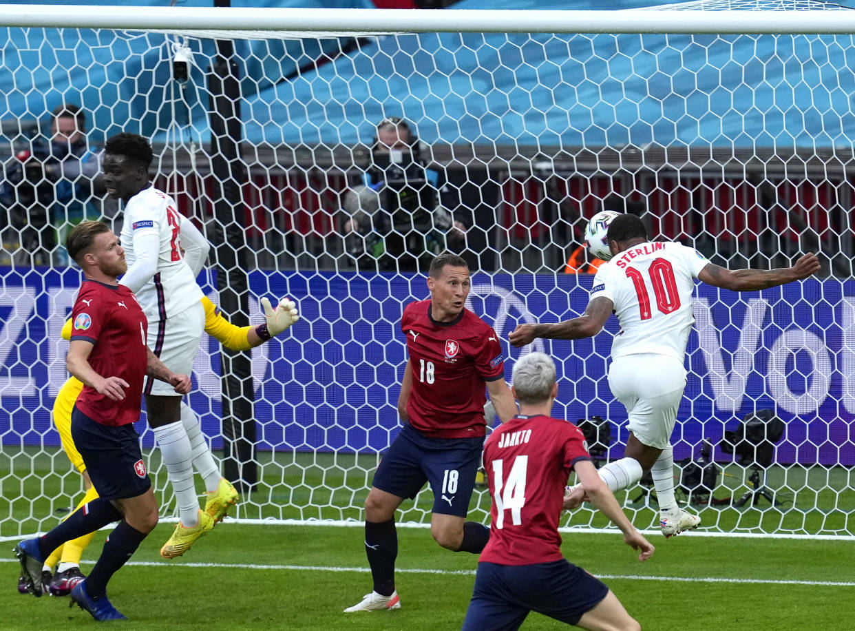 英格兰艰难战胜捷克获得小组第一 英格兰艰难战胜捷克获得小组第一