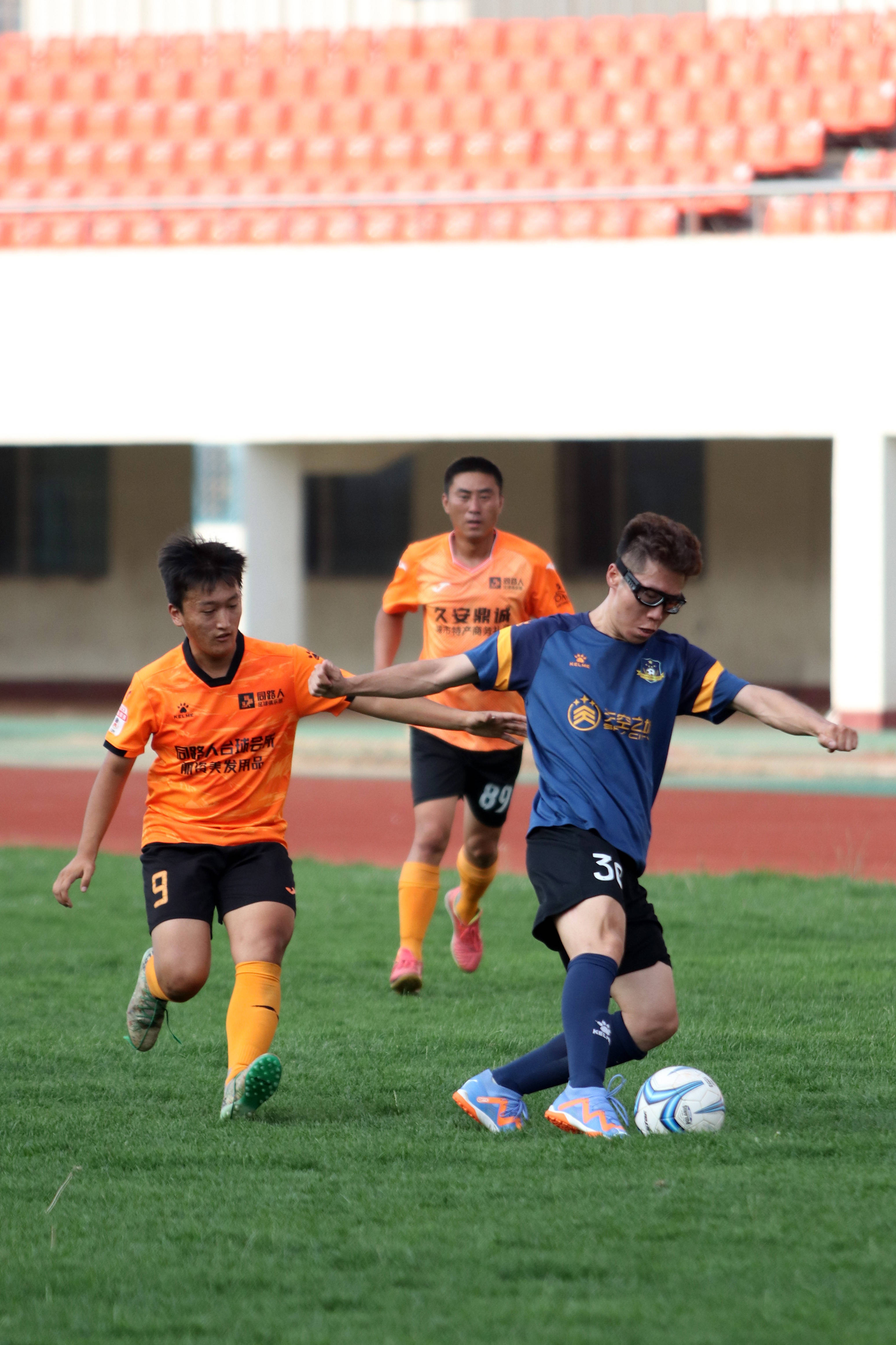 包含国内足球职业联赛各队实力强劲,角逐白热化的词条 包含国内足球职业联赛各队实力强劲,角逐白热化的词条