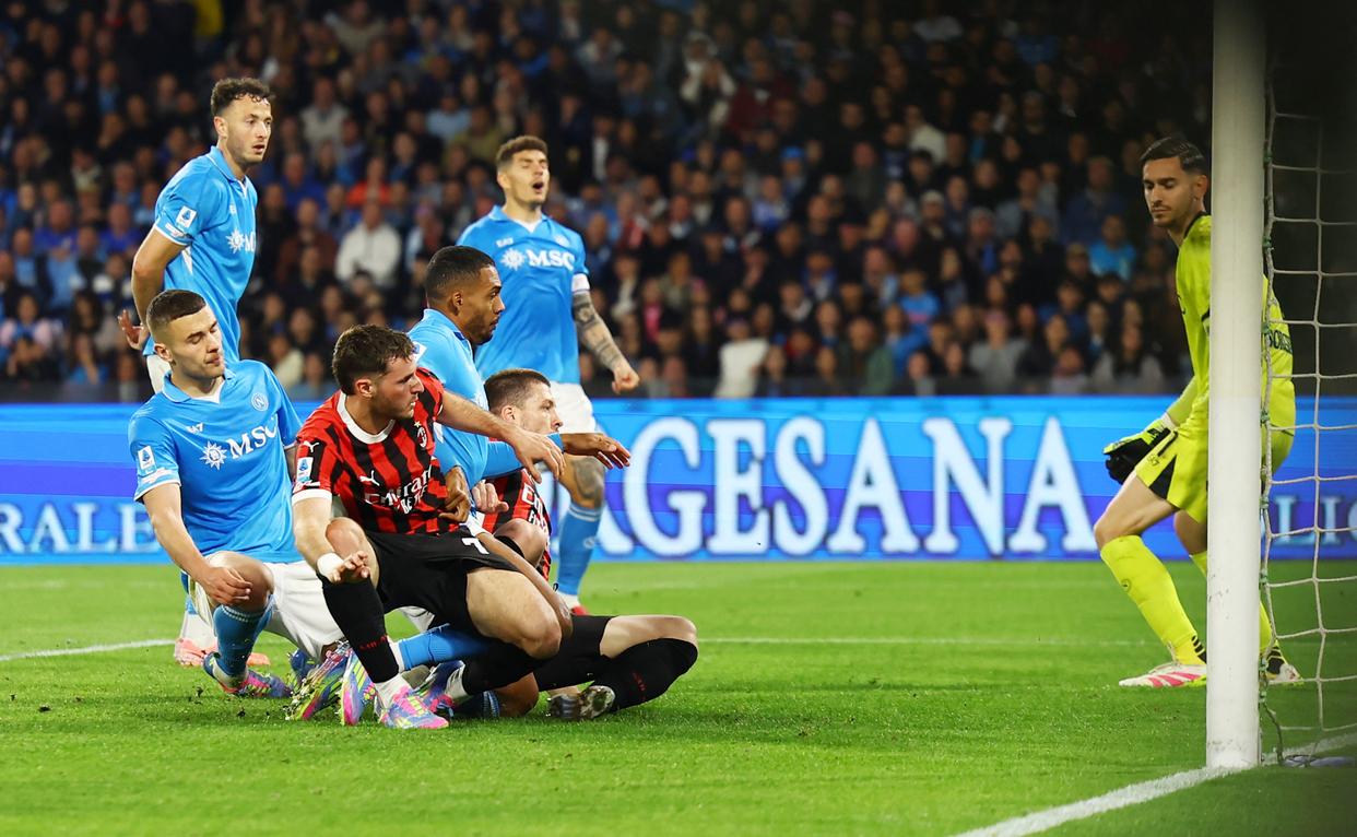 意甲比赛殿堂:那不勒斯继续连胜 意甲比赛殿堂:那不勒斯继续连胜