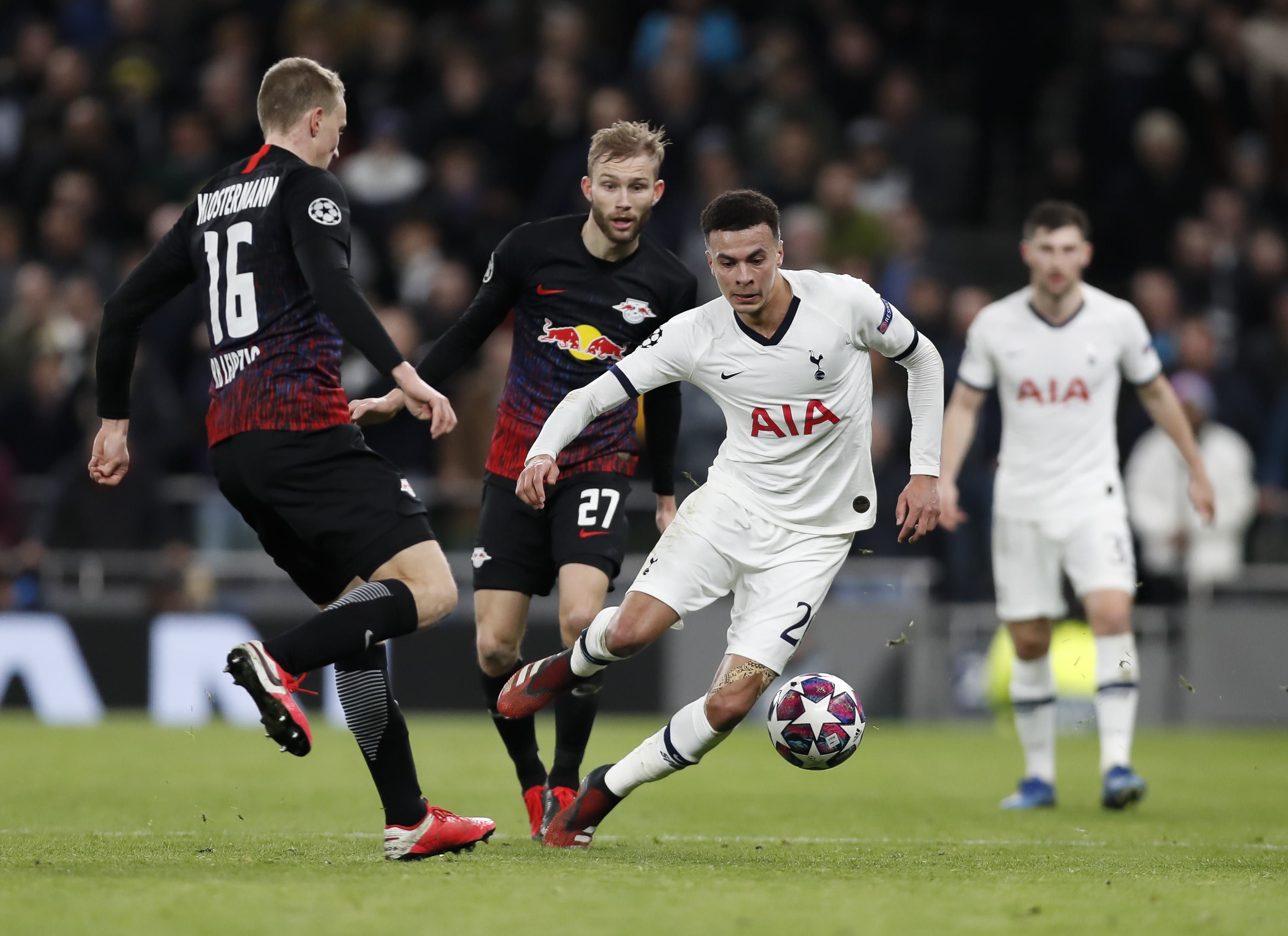 南安普顿客场取胜,逐渐走出保级泥潭 南安普顿客场取胜,逐渐走出保级泥潭