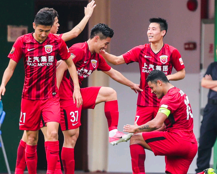 广州富力客场战平上港,表现坚挺 广州富力客场战平上港,表现坚挺