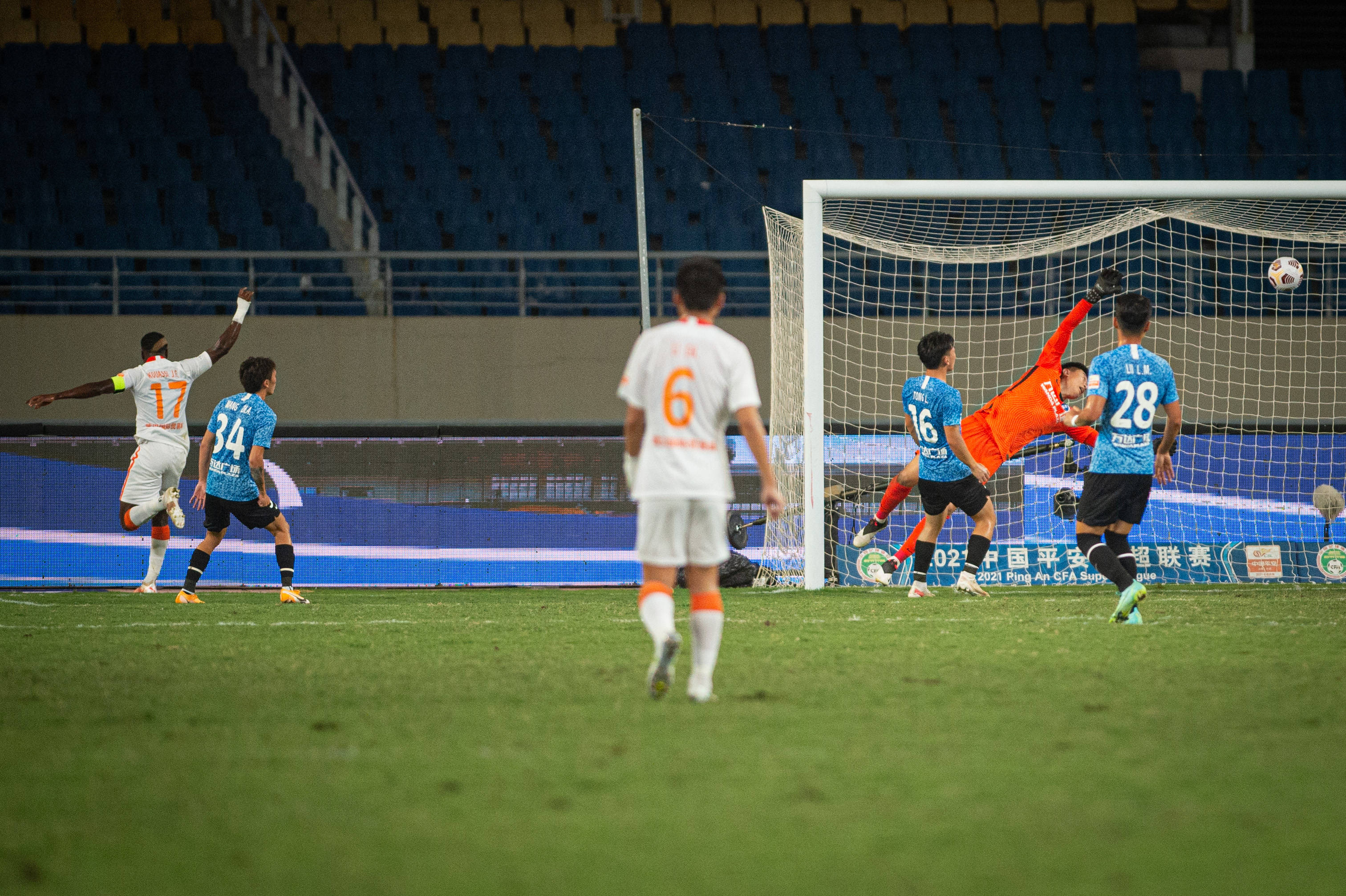 大连人客场惨败,积分暂居中下游的简单介绍 大连人客场惨败,积分暂居中下游的简单介绍