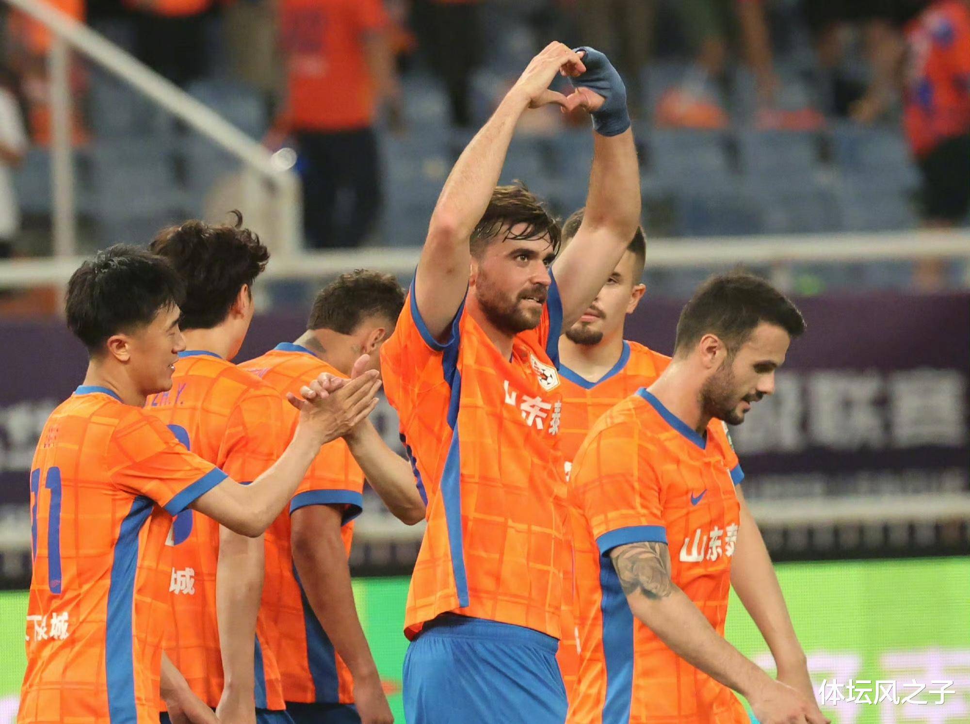 球队连胜晋级四强，球迷欢欣鼓舞
