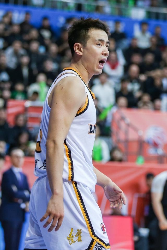 队员个人发挥稳定赢得球队胜利 队员个人发挥稳定赢得球队胜利