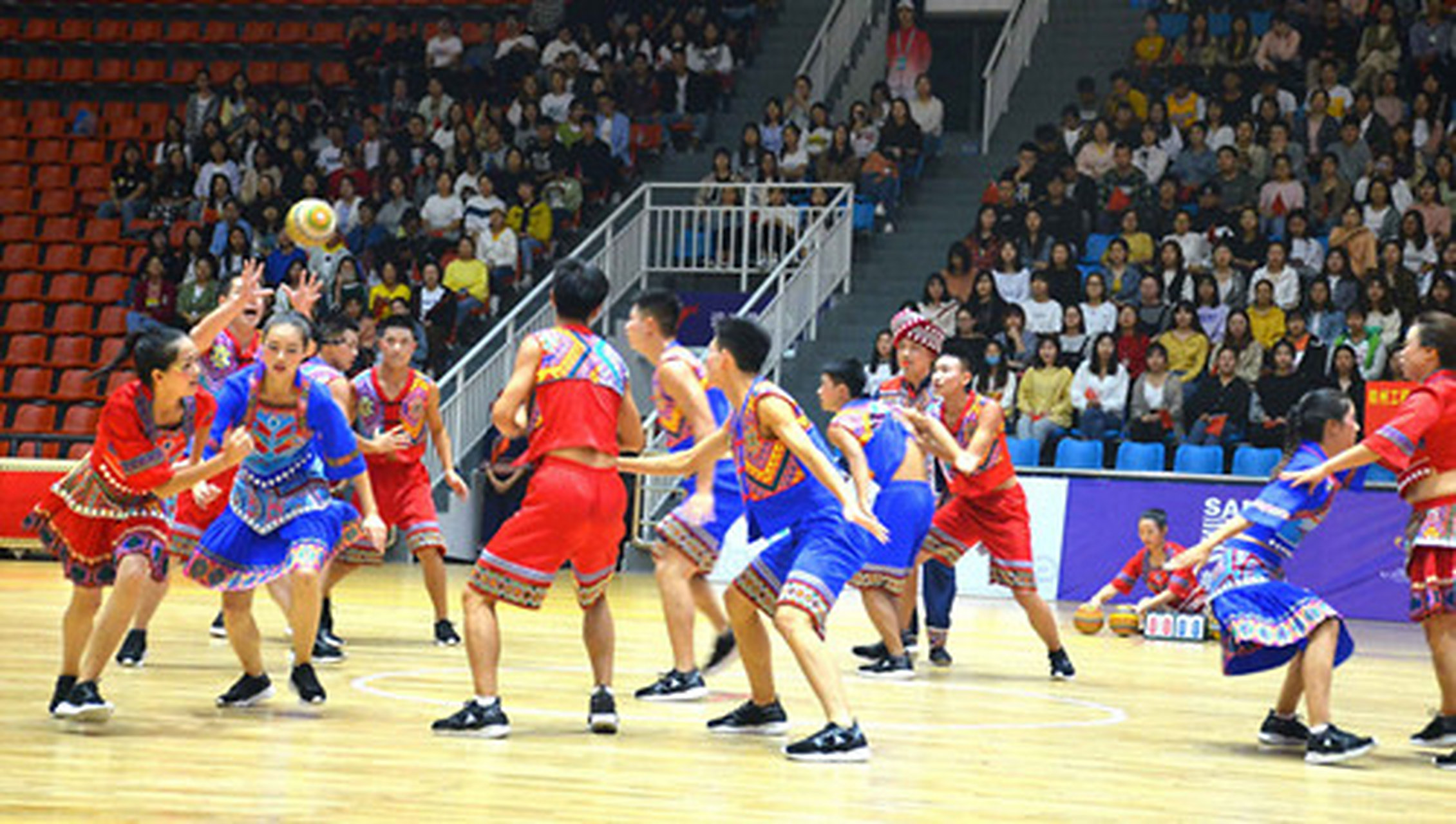 奋勇争先,各国选手在激烈角逐中争得头筹 奋勇争先,各国选手在激烈角逐中争得头筹