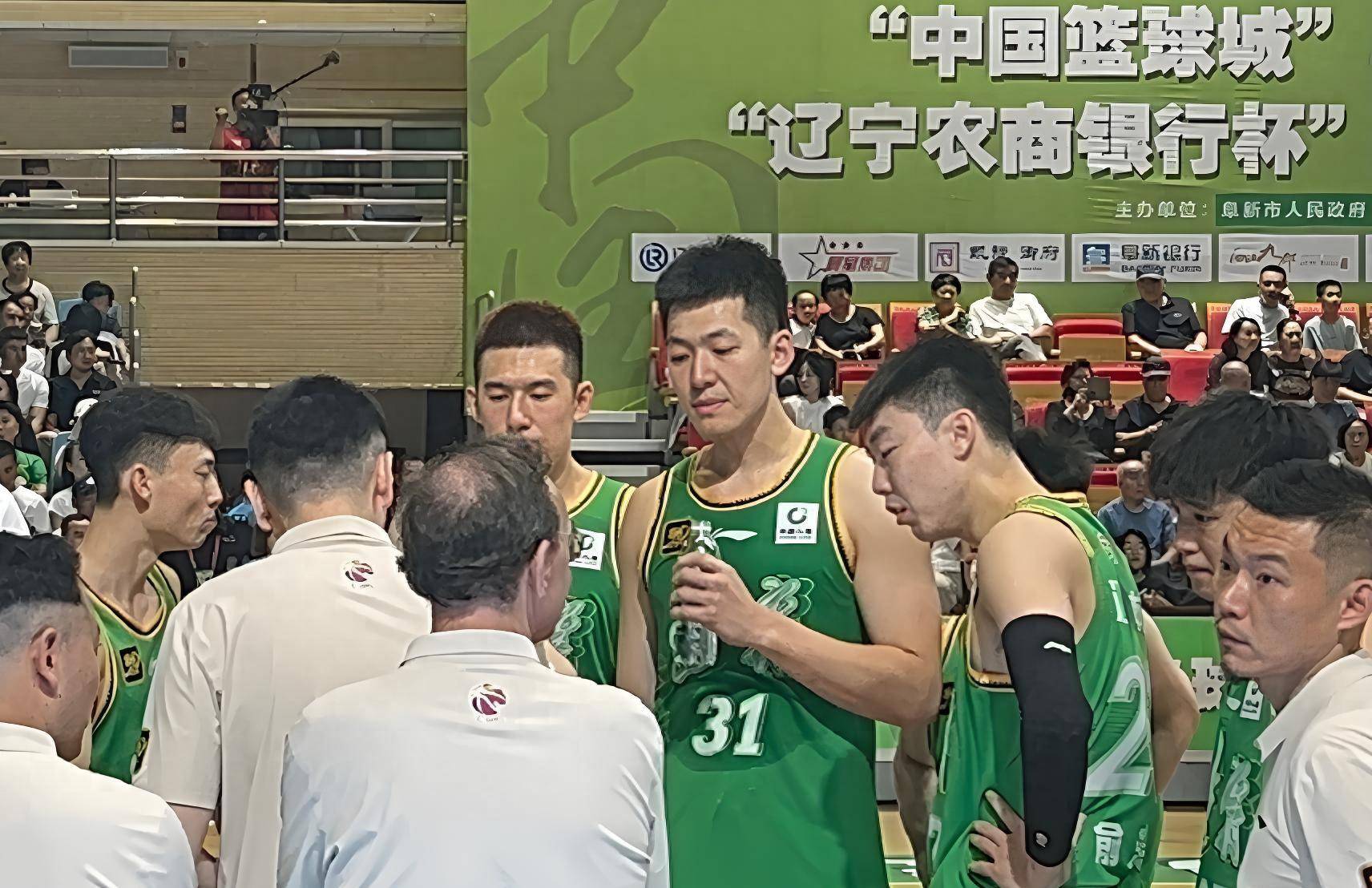 山东男篮逆转辽宁队,豪取两连胜 山东男篮逆转辽宁队,豪取两连胜