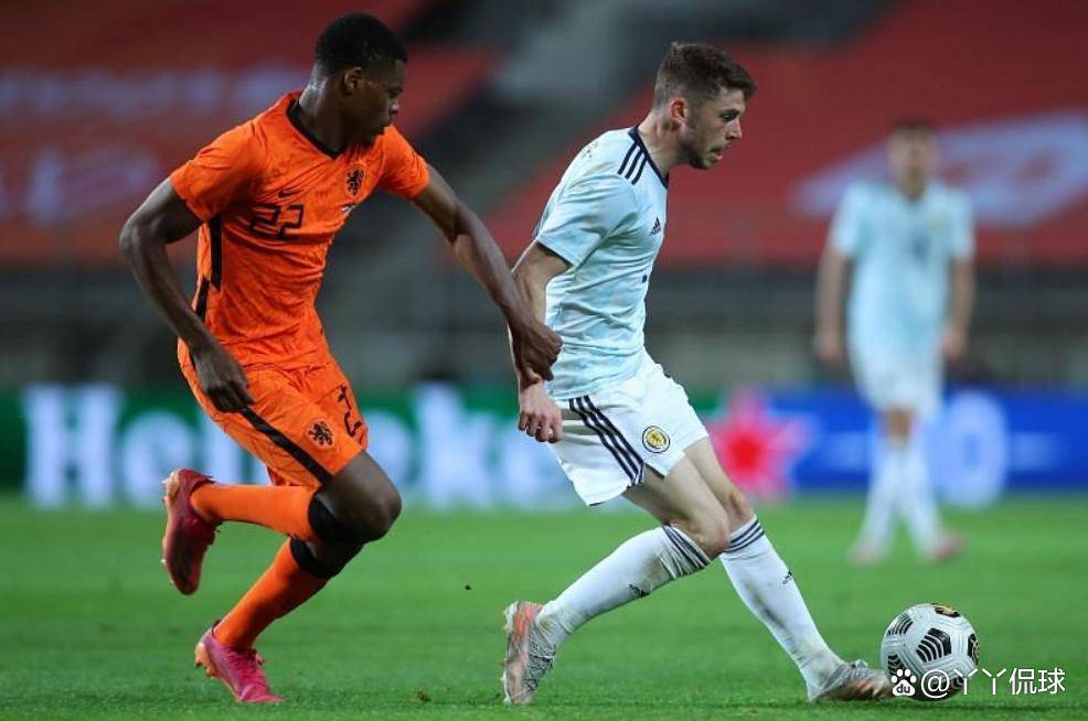 卢森堡队在比赛场上势不可挡 卢森堡队在比赛场上势不可挡