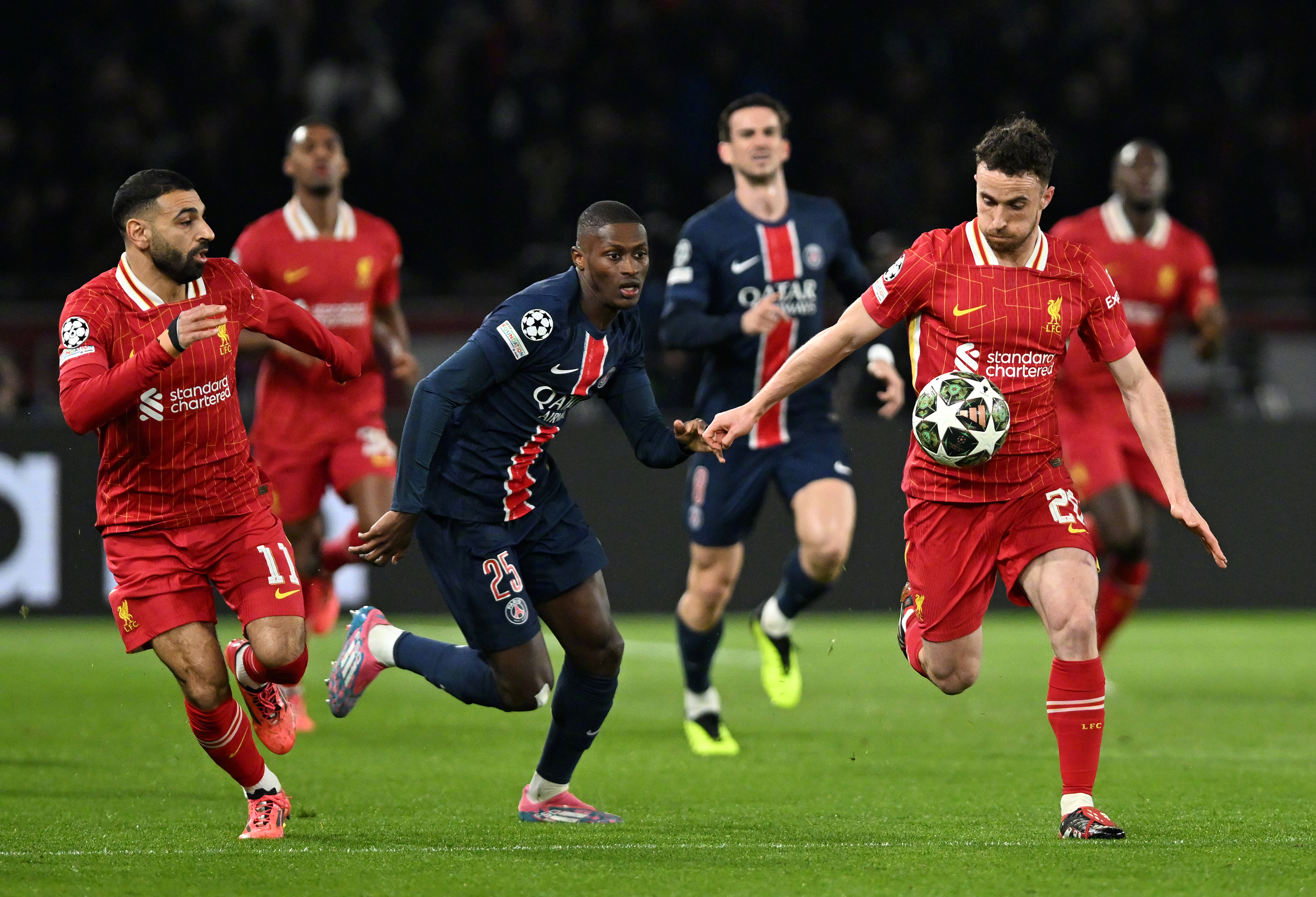 巴黎圣日耳曼主场大胜,领跑联赛积分榜 巴黎圣日耳曼主场大胜,领跑联赛积分榜