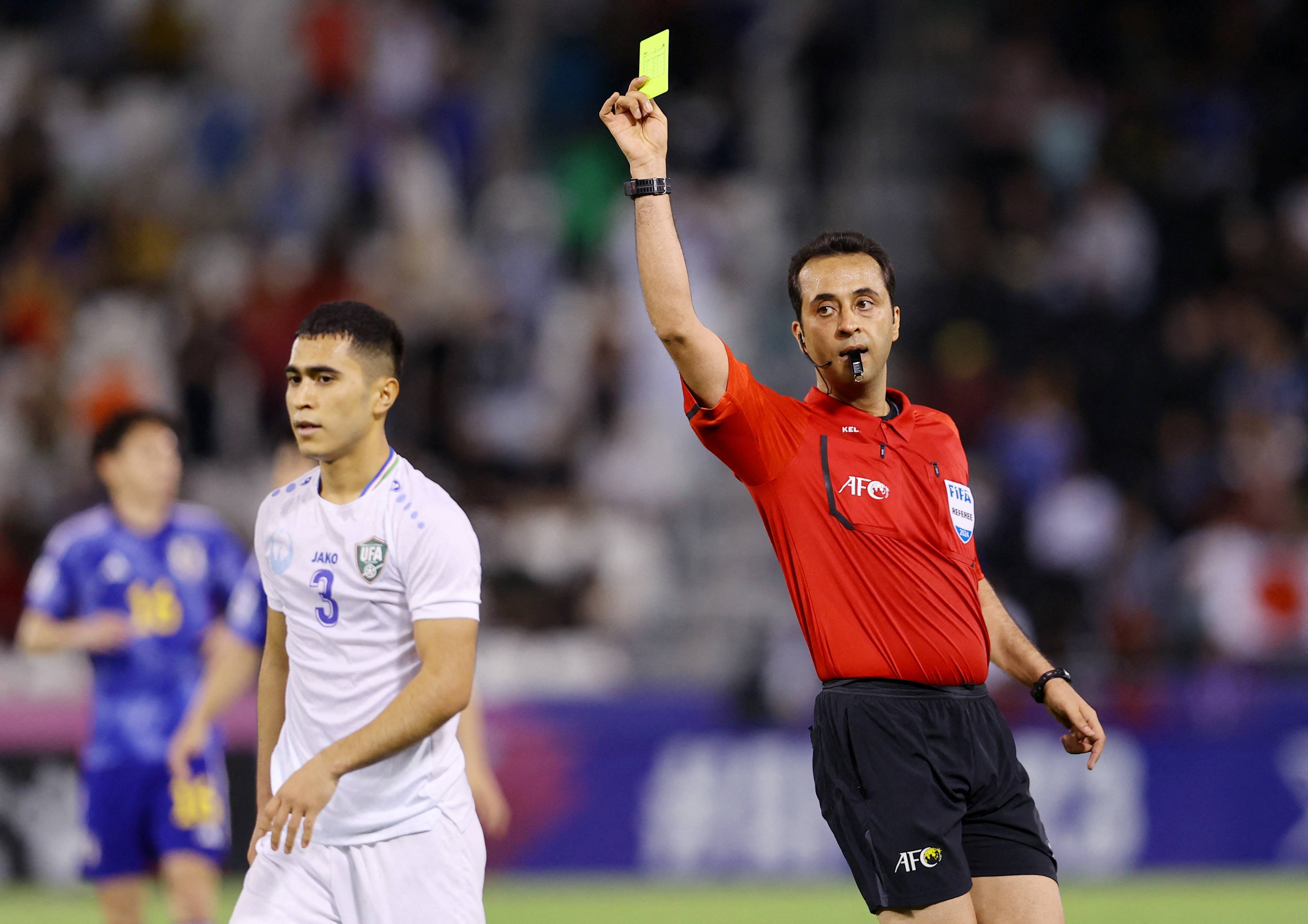 裁判误判引发球队不满,连番申诉大声抗议的简单介绍 裁判误判引发球队不满,连番申诉大声抗议的简单介绍