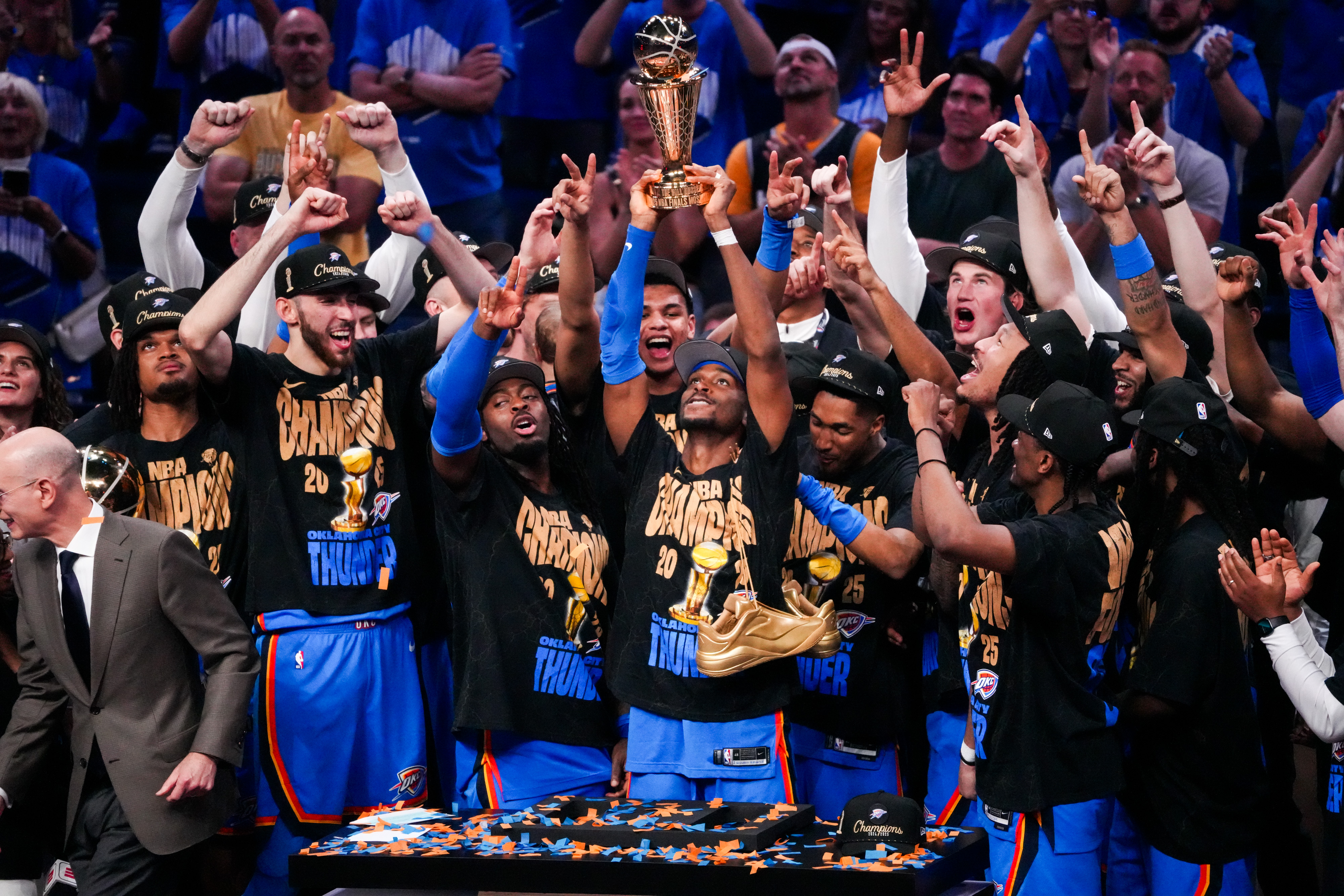 篮球联赛总决赛，巴勒斯坦队首次夺冠