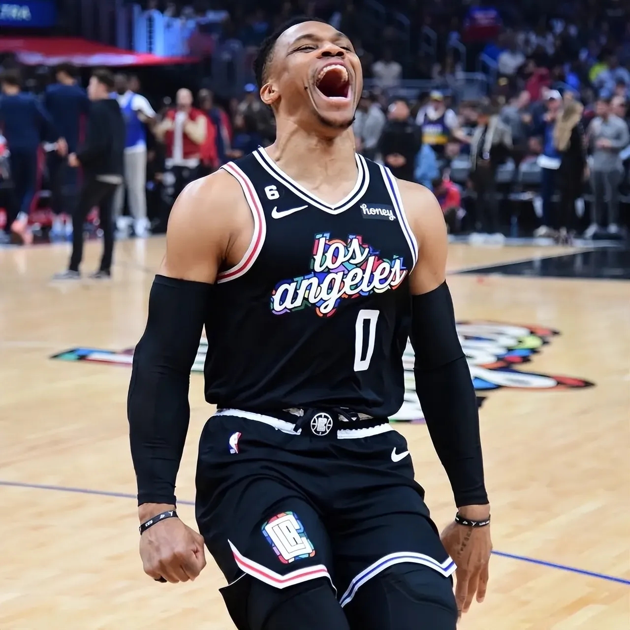 爵士队中锋状态回升,带领球队冲击前列的简单介绍 爵士队中锋状态回升,带领球队冲击前列的简单介绍