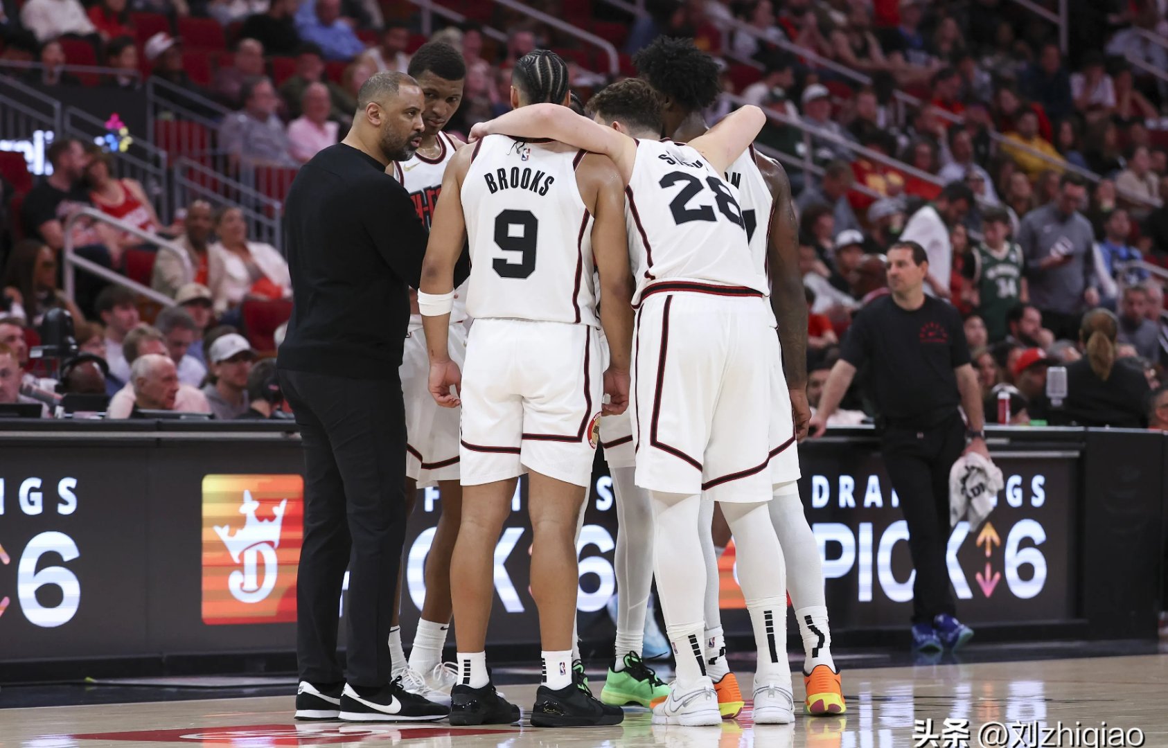 火箭不敌快船,连输两场 火箭不敌快船,连输两场