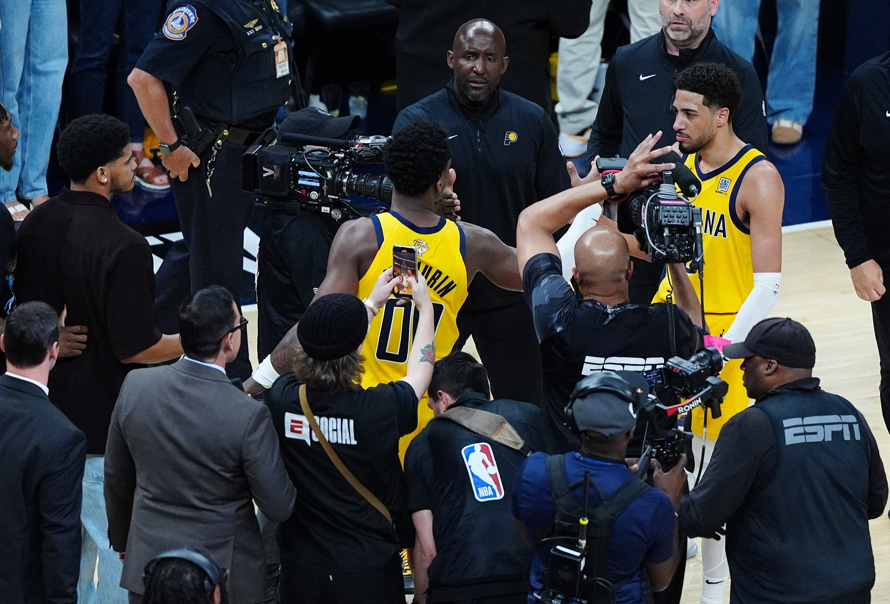 步行者队计划调整阵容,力争晋级季后赛 步行者队计划调整阵容,力争晋级季后赛