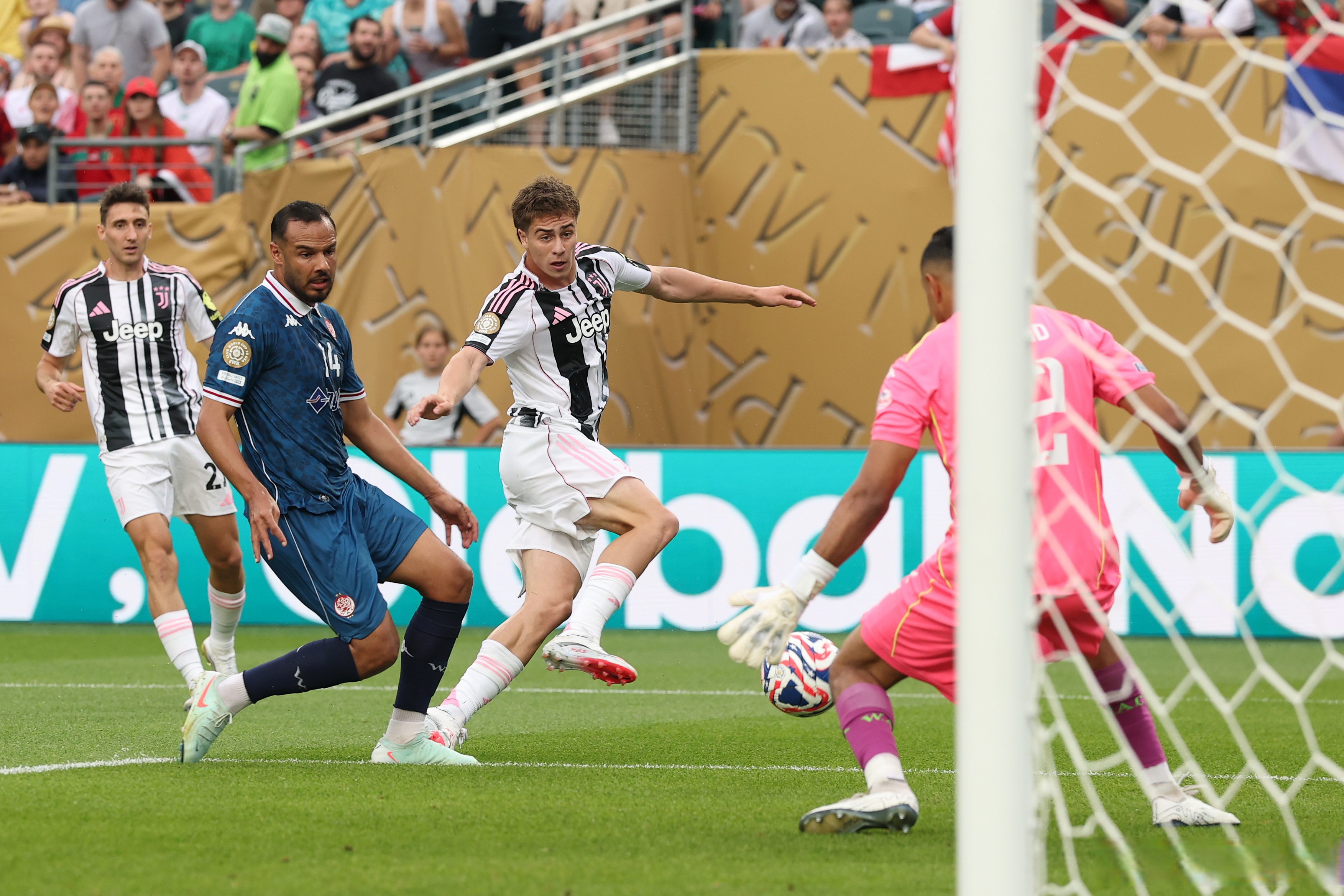 尤文图斯主场失利,欧冠前景堪忧 尤文图斯主场失利,欧冠前景堪忧