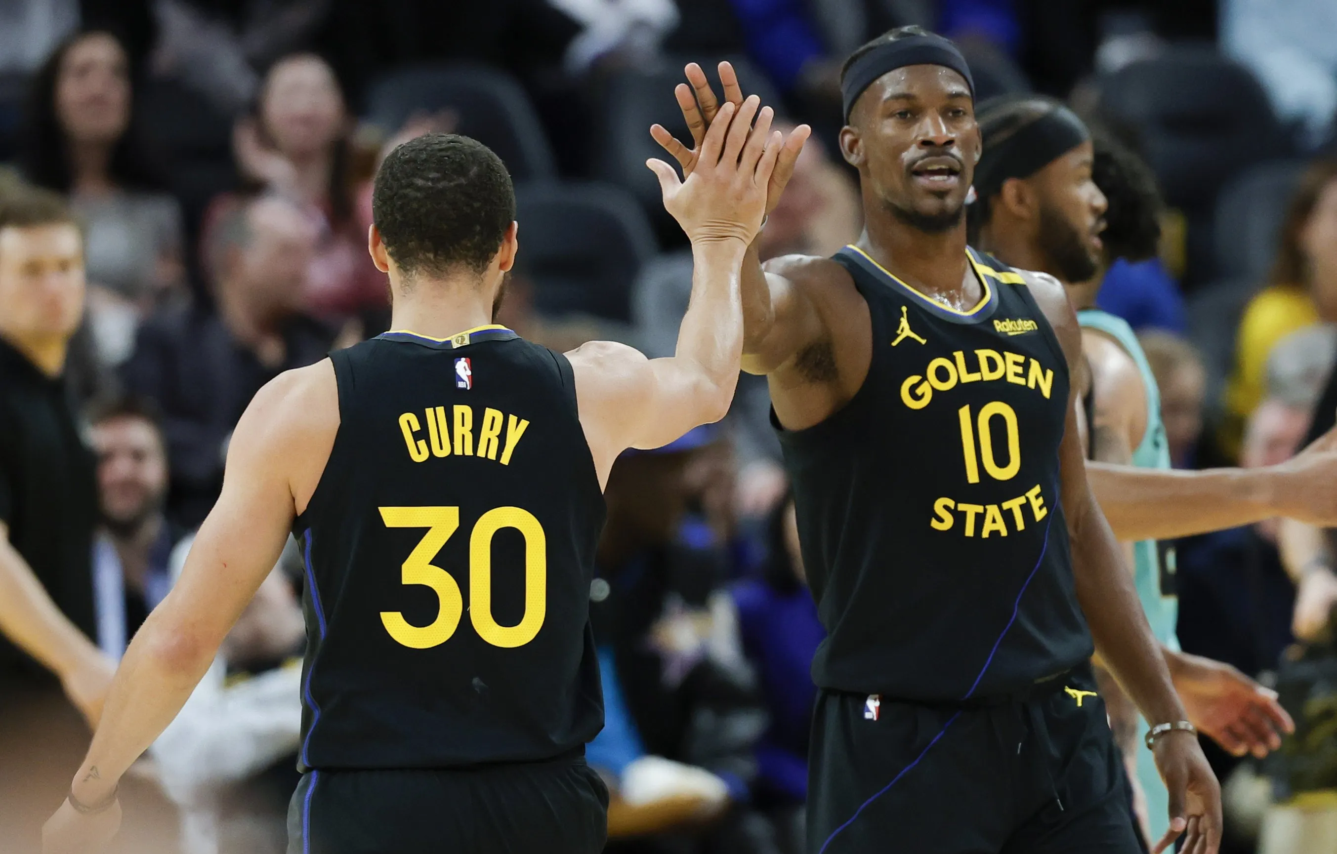 勇士主场轻取公牛,继续领跑西部 勇士主场轻取公牛,继续领跑西部