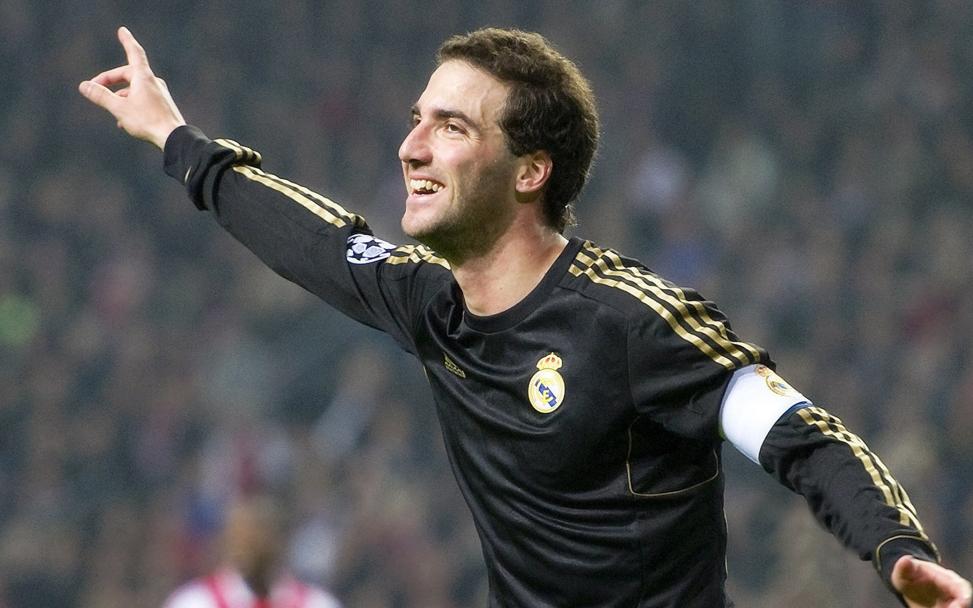 在蒙特卡洛，他只为自己加冕